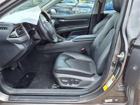 Used 2022 Toyota Camry SE image 12