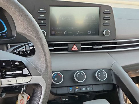 Certified 2024 Hyundai Elantra SE image 25