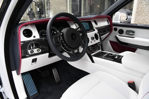 Used 2024 Rolls-Royce Cullinan Black Badge image 17