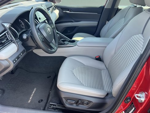 Used 2023 Toyota Camry SE image 30
