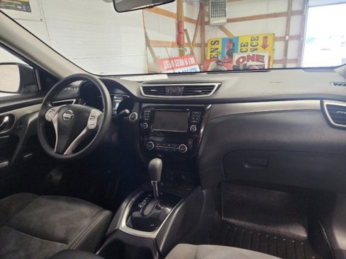 Used 2016 Nissan Rogue SV image 10