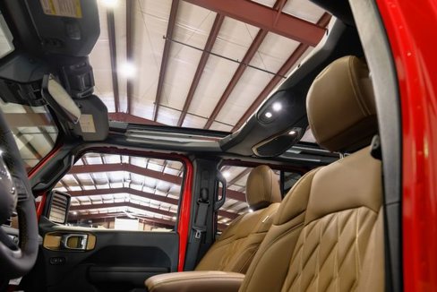 Used 2024 Jeep Wrangler Unlimited Rubicon w/ Technology Group image 18