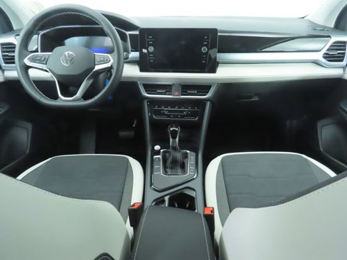 Certified 2025 Volkswagen Taos SE w/ Black Wheel Package image 14