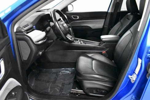 Used 2022 Jeep Compass Latitude image 12