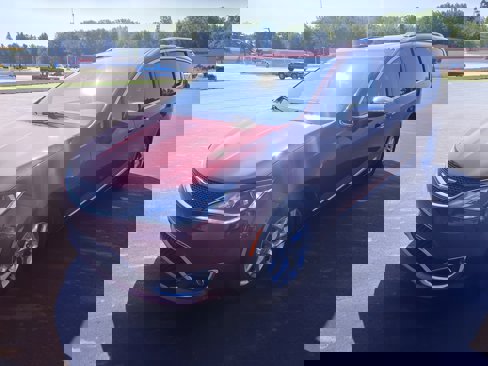 Used 2019 Chrysler Pacifica Limited image 4