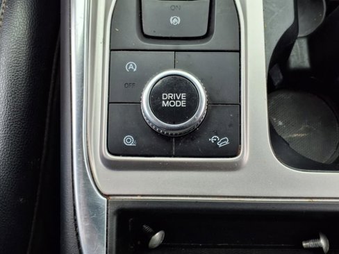 Used 2020 Ford Explorer XLT w/ Equipment Group 202A image 15