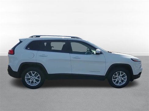 Used 2015 Jeep Cherokee Latitude w/ Comfort/Convenience Group image 4