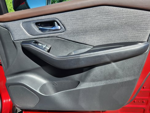 Used 2023 Nissan Rogue SV image 15