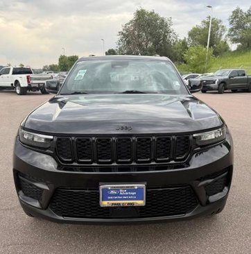 Used 2023 Jeep Grand Cherokee Altitude image 2