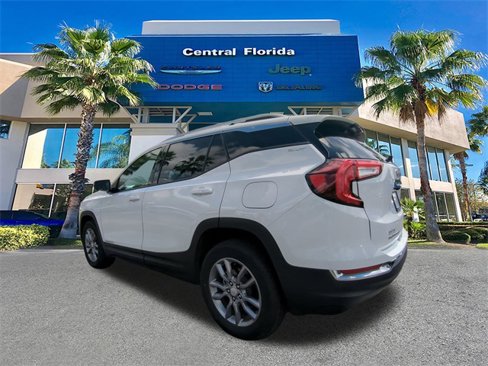 Used 2024 GMC Terrain SLT image 7