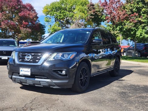 Used 2018 Nissan Pathfinder SV image 2