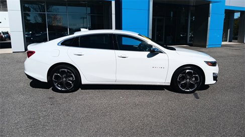 Used 2023 Chevrolet Malibu LT image 2