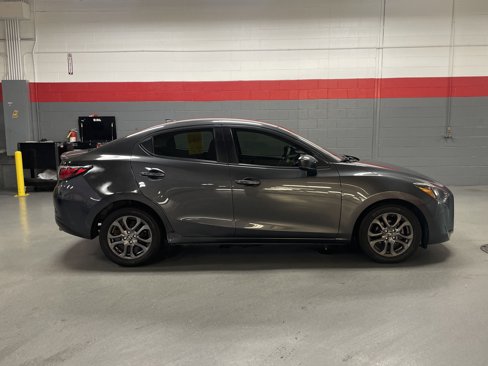 Used 2020 Toyota Yaris LE image 7