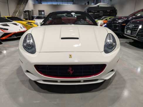 Used 2010 Ferrari California image 2