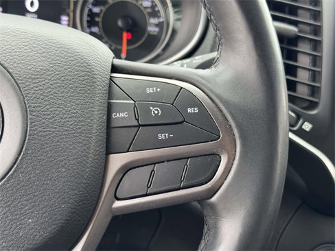 Used 2019 Jeep Cherokee Latitude Plus w/ Comfort/Convenience Group image 9