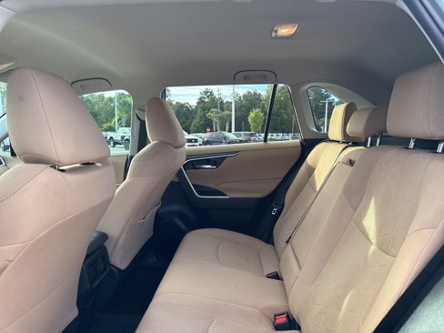 Used 2020 Toyota RAV4 XLE image 17