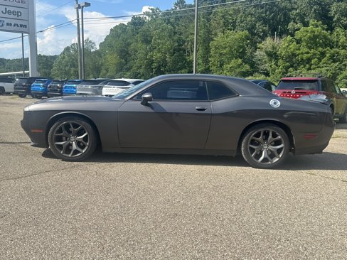 Used 2015 Dodge Challenger SXT image 4