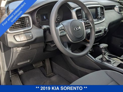 Used 2019 Kia Sorento LX image 17