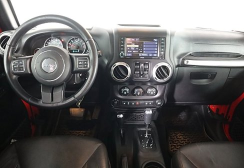Used 2017 Jeep Wrangler Unlimited Sahara w/ Max Tow Package image 17