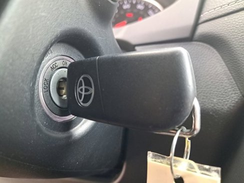 Used 2021 Toyota RAV4 LE image 29