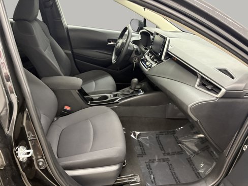 Used 2021 Toyota Corolla LE image 18