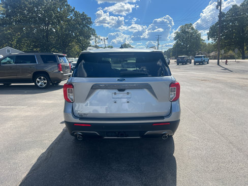 Used 2022 Ford Explorer XLT w/ Equipment Group 202A image 6