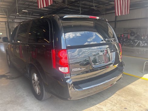 Used 2016 Dodge Grand Caravan SE image 5