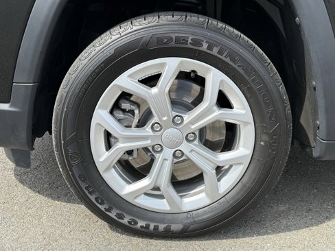 Used 2024 Jeep Compass Latitude image 10