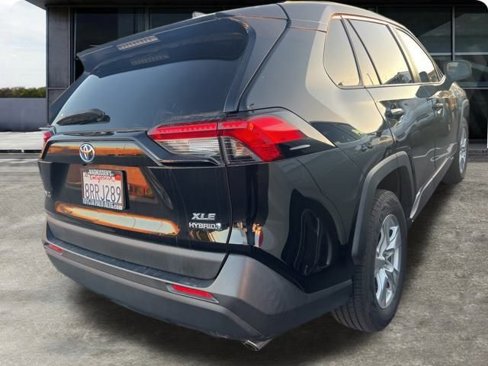 Used 2020 Toyota RAV4 XLE image 3