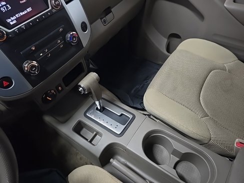 Used 2015 Nissan Frontier SV image 25