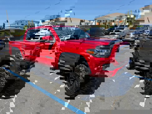 Used 2020 Toyota Tacoma TRD Off-Road image 3