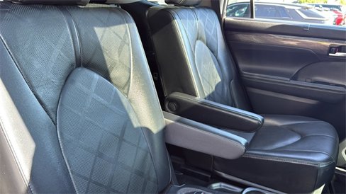 Used 2021 Toyota Highlander Platinum image 21