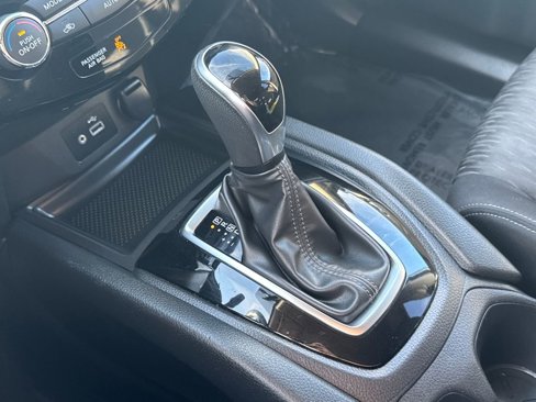 Used 2018 Nissan Rogue SV image 26