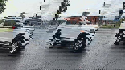 Used 2020 Ford Explorer XLT w/ Comfort Package image 2