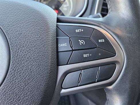 Used 2019 Jeep Cherokee Latitude Plus w/ Cold Weather Group image 38