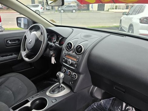 Used 2015 Nissan Rogue S image 2