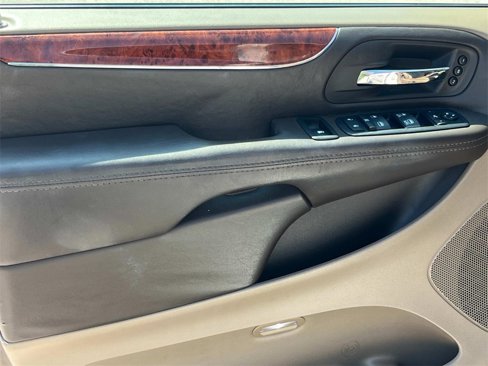 Used 2014 Chrysler Town & Country Limited w/ Luxury Group image 12