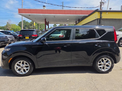 Used 2022 Kia Soul LX w/ Technology Package image 2