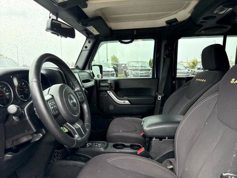 Used 2013 Jeep Wrangler Unlimited Sahara w/ Connectivity Group image 9