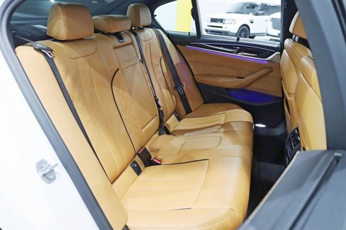 Used 2020 BMW 530e xDrive w/ Executive Package image 32