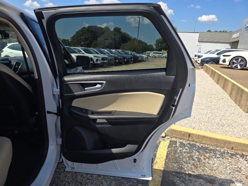 Used 2024 Ford Edge SEL w/ Convenience Package image 18