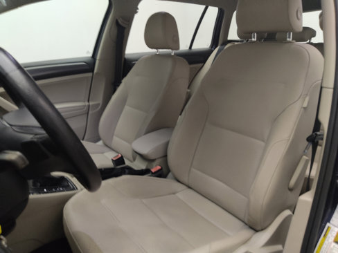 Used 2018 Volkswagen Golf SE image 17