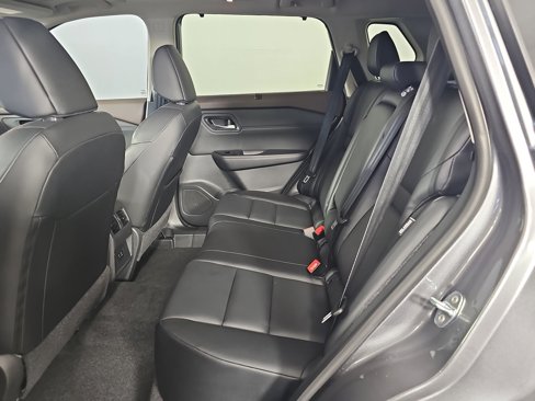 Used 2023 Nissan Rogue SV w/ SV Premium Package image 13
