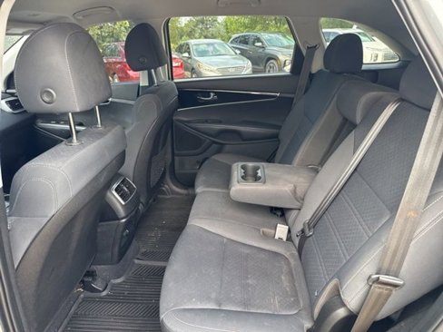 Used 2019 Kia Sorento L image 9