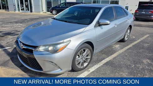 Used 2015 Toyota Camry SE image 1