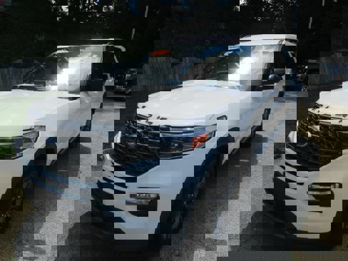 Certified 2022 Ford Explorer XLT w/ Equipment Group 202A image 8