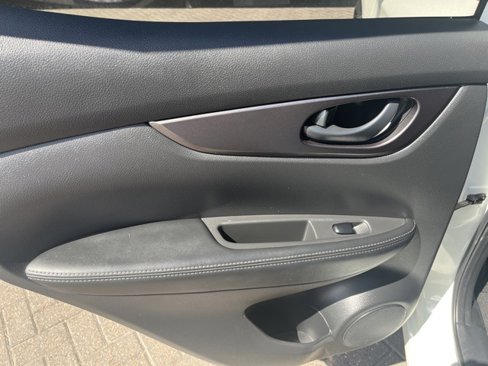 Used 2020 Nissan Rogue Sport S image 20