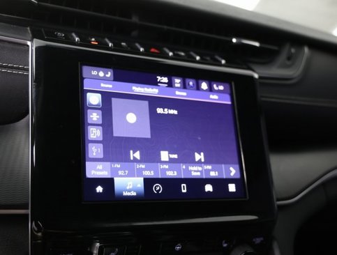 Used 2023 Jeep Grand Cherokee Altitude image 15