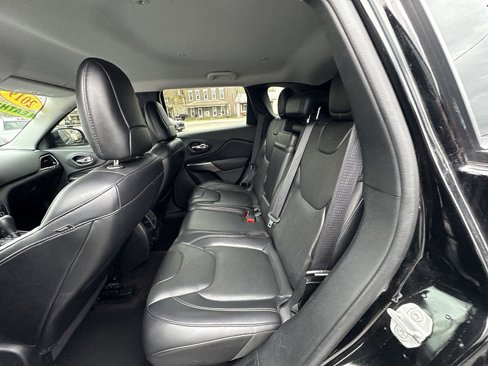 Used 2019 Jeep Cherokee Overland w/ Technology Group image 23
