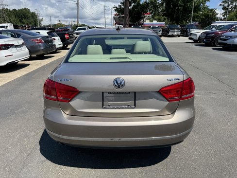 Used 2015 Volkswagen Passat TDI SEL Premium image 11